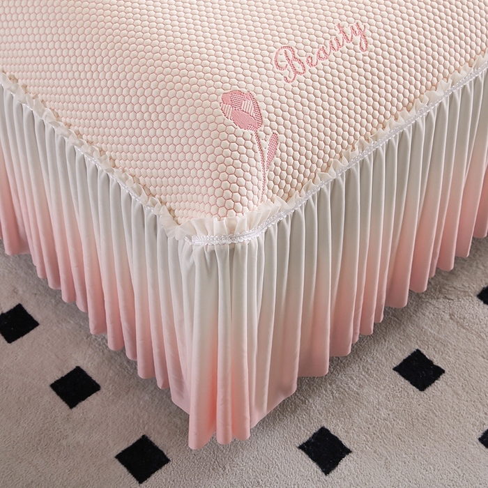 91家纺网 家纺一手货源 找家纺 法莱妮2025夏季新款A类真凉感丝提花三明治冰豆豆凉席床裙三件套  郁金香 -粉