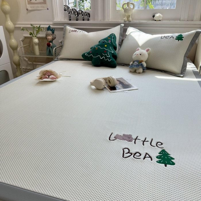 91家纺网 家纺一手货源 找家纺 席世家2025新款满天星绣花豆豆席 小熊树