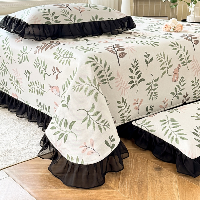 91家纺网 家纺一手货源 找家纺 大麦家纺 2025新款碳光冰丝软凉席夏被四件套 漫步花丛