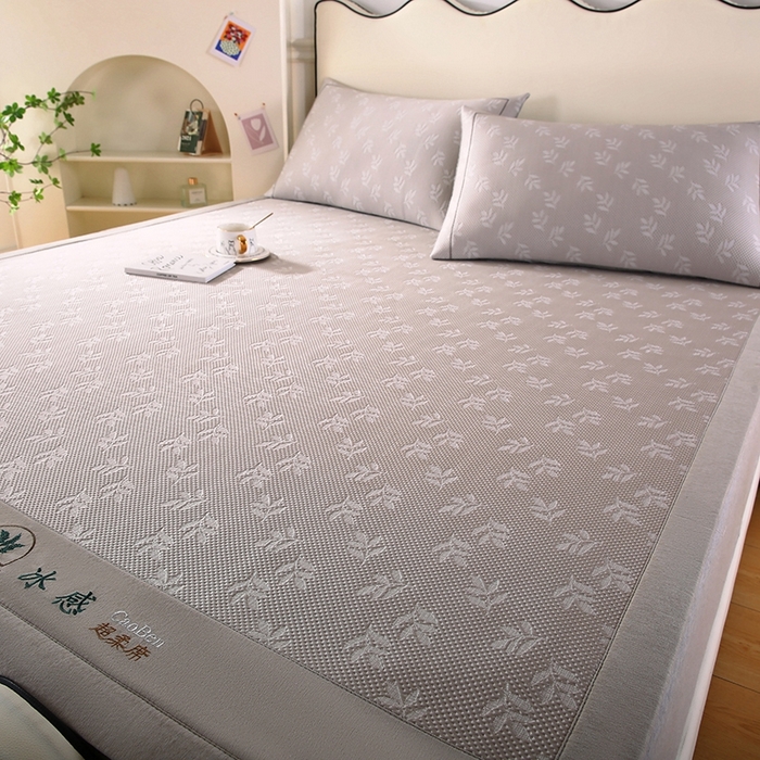 91家纺网 家纺一手货源 找家纺 法莱妮 2025夏季新款A类真凉感丝提花加厚三明治冰豆豆凉席-叶韵系列  叶韵-浅灰