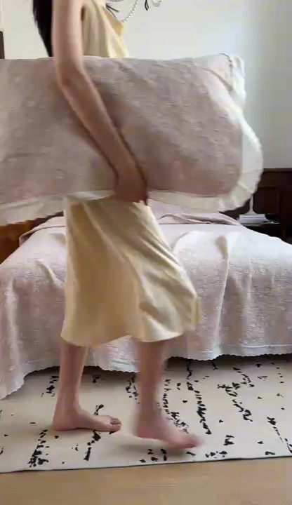 91家纺网 家纺一手货源 找家纺 棠薇家纺2025新款花边款全棉三层细纱色织提花毛巾被夏被空调被毛巾毯 花边春意驼