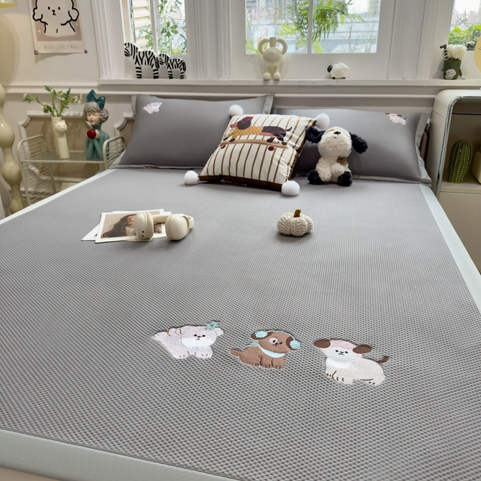 91家纺网 家纺一手货源 找家纺 席世家2025新款满天星绣花豆豆席 俏皮狗