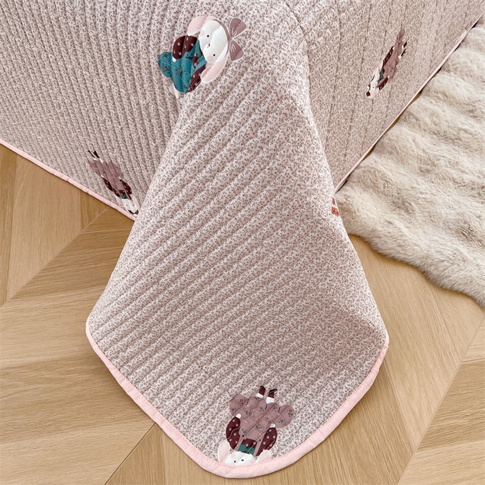 91家纺网 家纺一手货源 找家纺 恒爱 2025新款全棉印花单床盖 安哥拉公主-豆沙