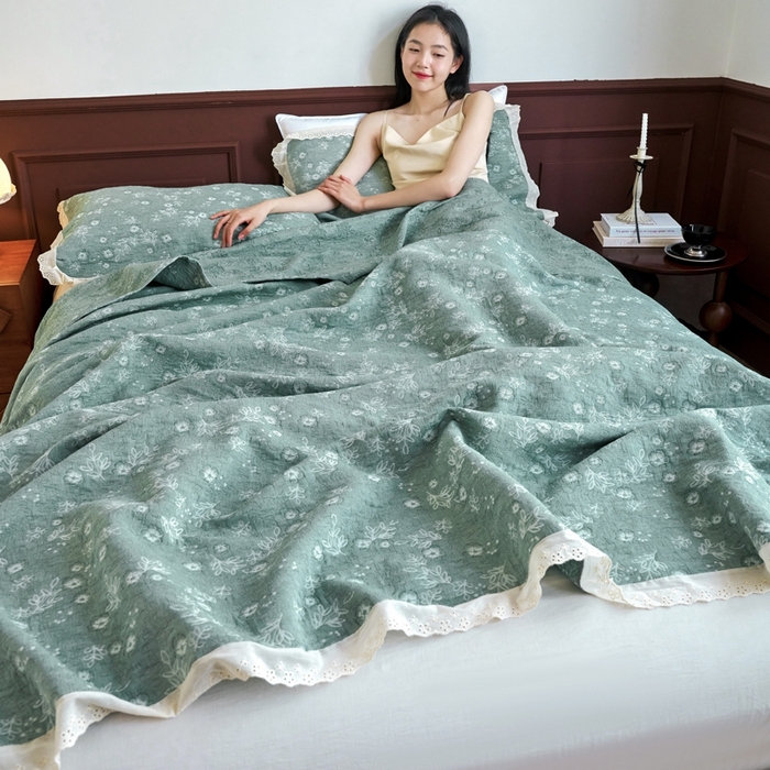 91家纺网 家纺一手货源 找家纺 棠薇家纺2025新款花边款全棉三层细纱色织提花毛巾被夏被空调被毛巾毯 花边春意绿