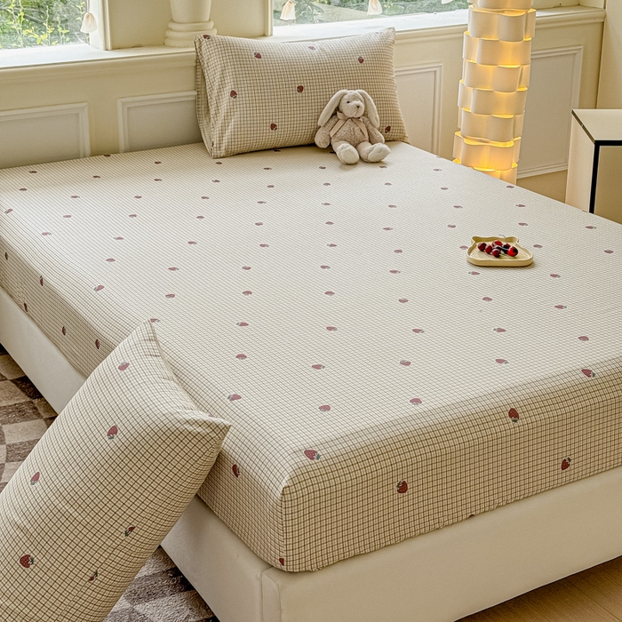 91家纺网 家纺一手货源 找家纺 2025新款全棉床单床笠 格子草莓 床笠款