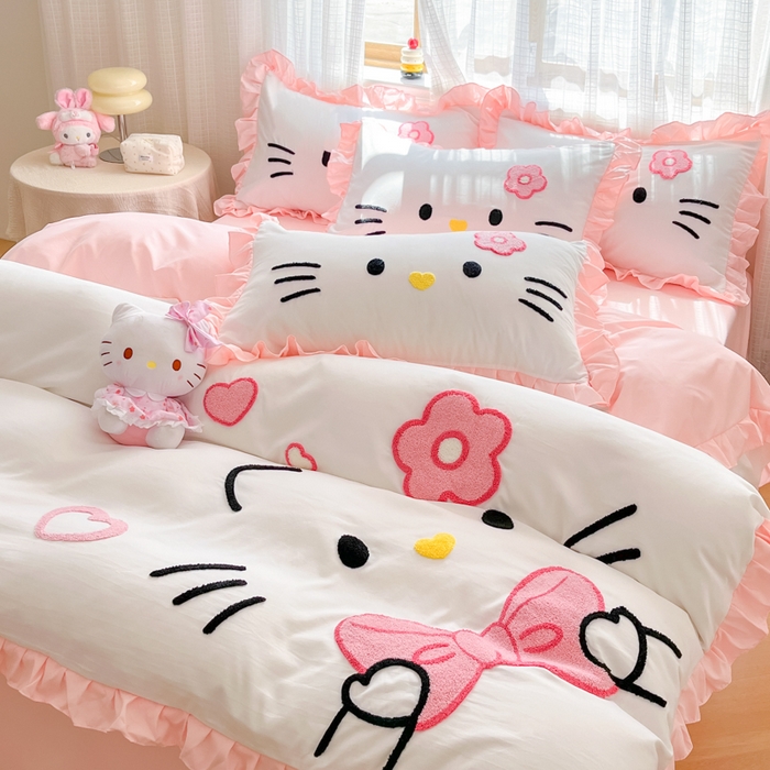 91家纺网 家纺一手货源 找家纺 泉欣家纺 2025新款网红可爱卡通公主风毛巾绣花水洗棉四件套（专版花型）甜甜猫咪 甜甜猫咪-粉白