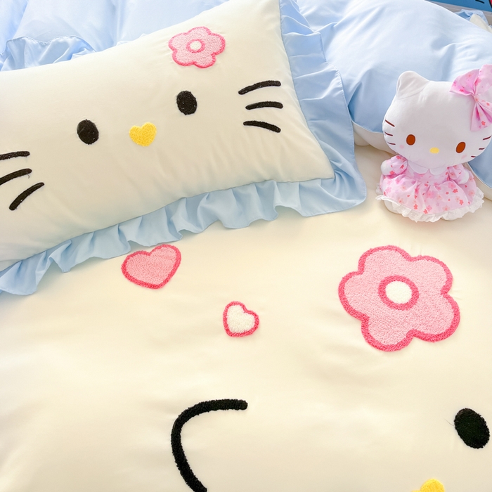 91家纺网 家纺一手货源 找家纺 泉欣家纺 2025新款网红可爱卡通公主风毛巾绣花水洗棉四件套（专版花型）甜甜猫咪 甜甜猫咪-奶黄蓝