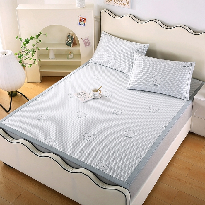 91家纺网 家纺一手货源 找家纺 法莱妮2025新款卡通三明治冰豆豆凉席 晚安熊