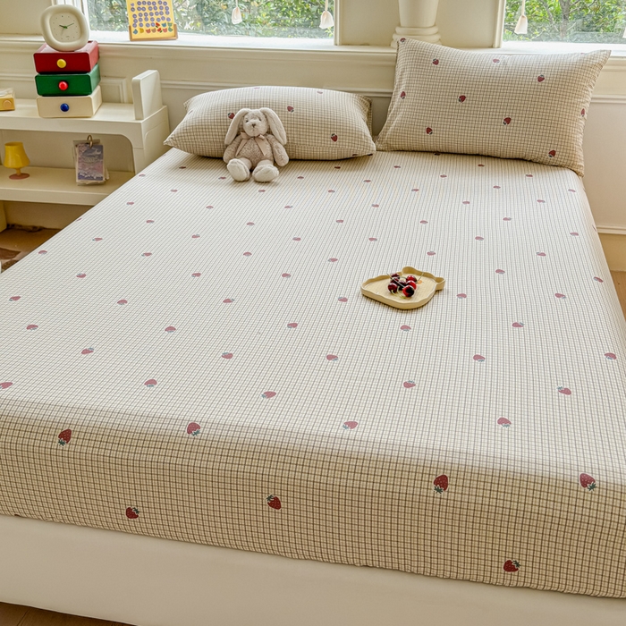 91家纺网 家纺一手货源 找家纺 2025新款全棉床单床笠 格子草莓 床笠款