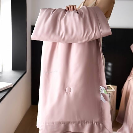 91家纺网 家纺一手货源 找家纺 2025新款REZI烫钻款 天丝夏被 rezi 烫钻款 烟灰粉