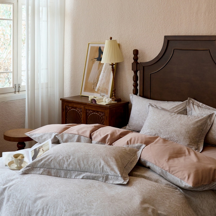 91家纺网 家纺一手货源 找家纺 由丽家纺 2025新款柔棉数码印花四件套系列 云烟-灰