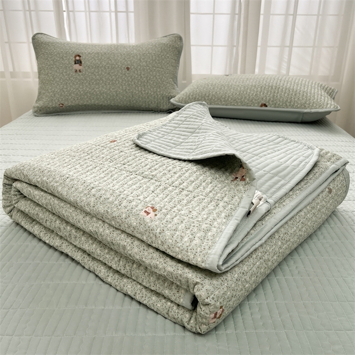 91家纺网 家纺一手货源 找家纺 恒爱 2025新款全棉印花单床盖 小女孩-水绿