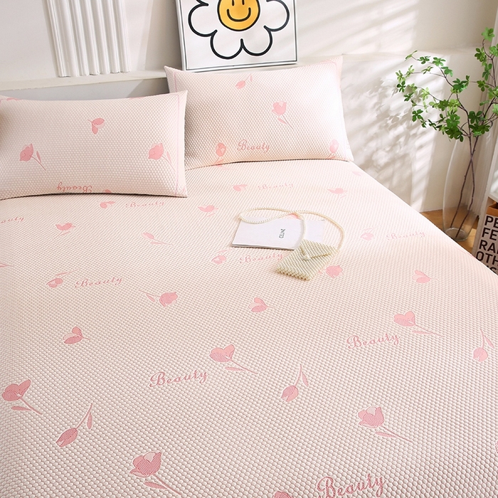 91家纺网 家纺一手货源 找家纺 法莱妮2025夏季新款A类真凉感丝提花三明治冰豆豆凉席床裙三件套  郁金香 -粉