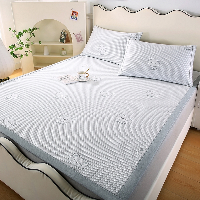 91家纺网 家纺一手货源 找家纺 法莱妮2025新款卡通三明治冰豆豆凉席 晚安熊