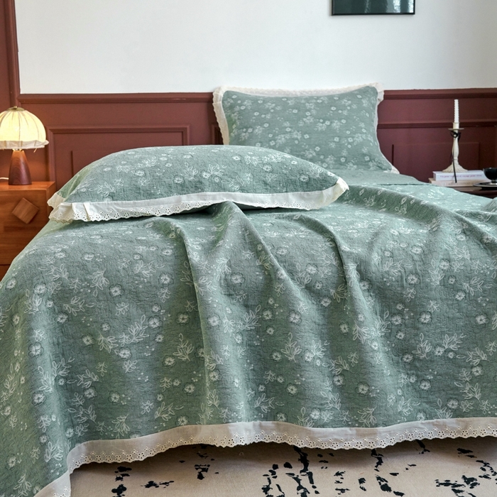 91家纺网 家纺一手货源 找家纺 棠薇家纺2025新款花边款全棉三层细纱色织提花毛巾被夏被空调被毛巾毯 花边春意绿