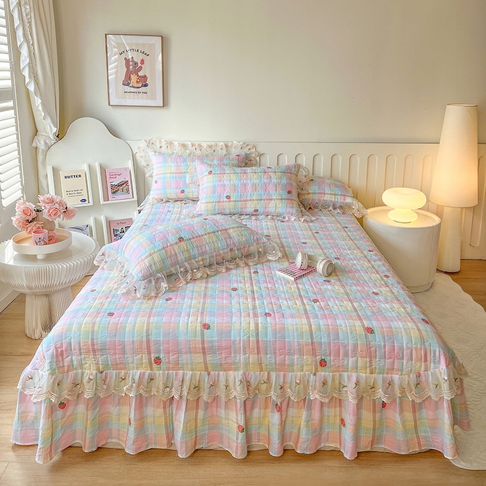 91家纺网 家纺一手货源 找家纺 网红馆 2025新款水洗棉印花床盖四件套 格子草莓