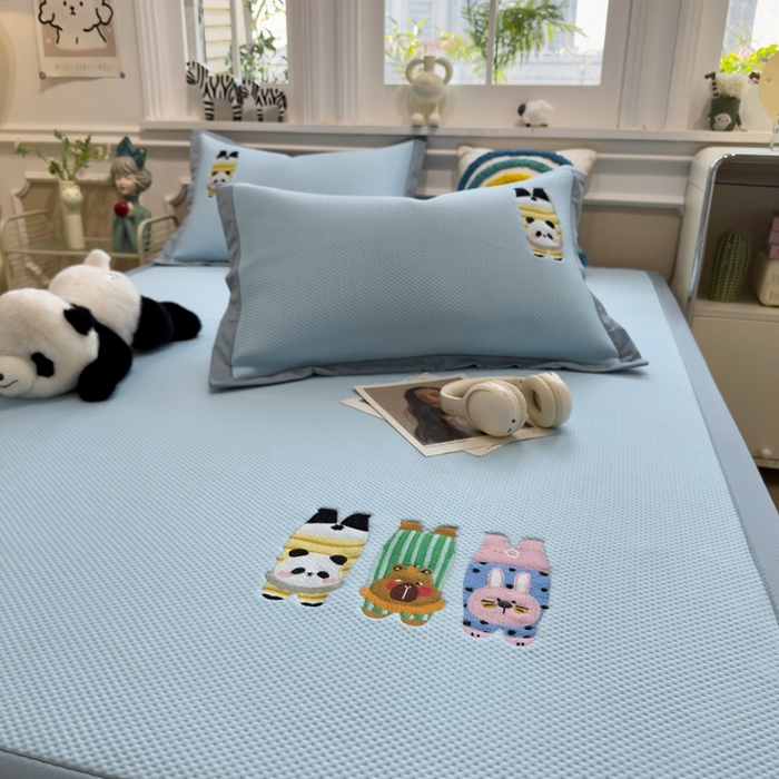 91家纺网 家纺一手货源 找家纺 席世家2025新款满天星绣花豆豆席 凉喵喵