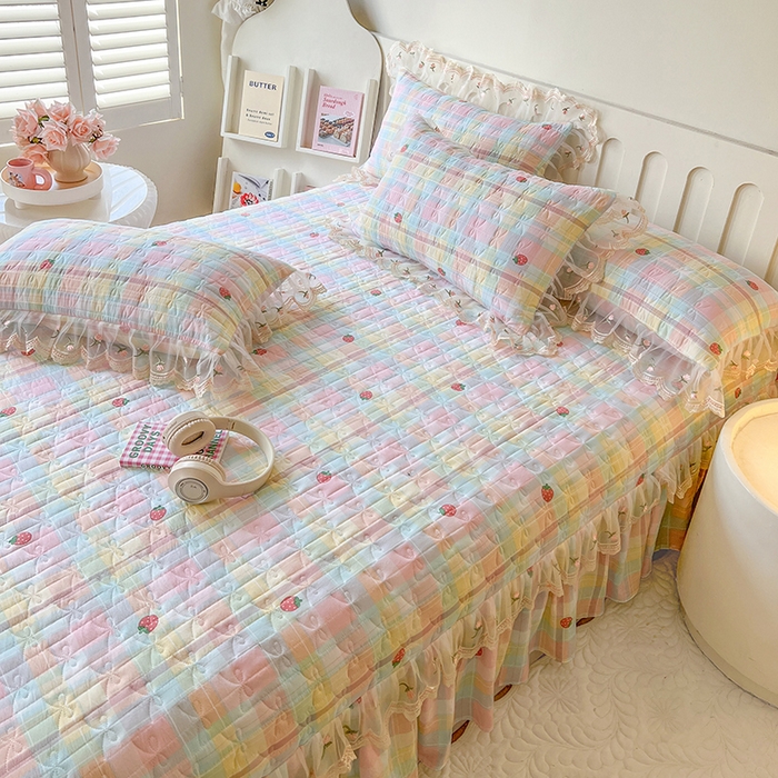 91家纺网 家纺一手货源 找家纺 网红馆 2025新款水洗棉印花床盖四件套 格子草莓