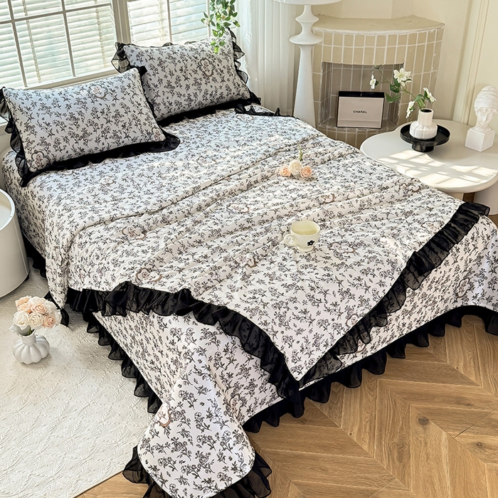 91家纺网 家纺一手货源 找家纺 大麦家纺 2025新款碳光冰丝软凉席夏被四件套 德拉庄园