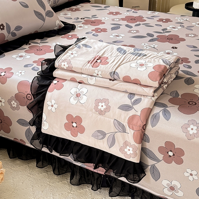 91家纺网 家纺一手货源 找家纺 大麦家纺 2025新款碳光冰丝软凉席夏被四件套 美姬