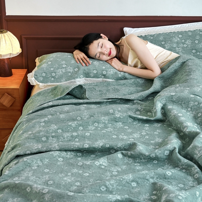 91家纺网 家纺一手货源 找家纺 棠薇家纺2025新款花边款全棉三层细纱色织提花毛巾被夏被空调被毛巾毯 花边春意绿