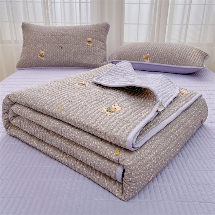 91家纺网 家纺一手货源 找家纺 恒爱 2025新款全棉印花单床盖 呆萌熊-浅咖