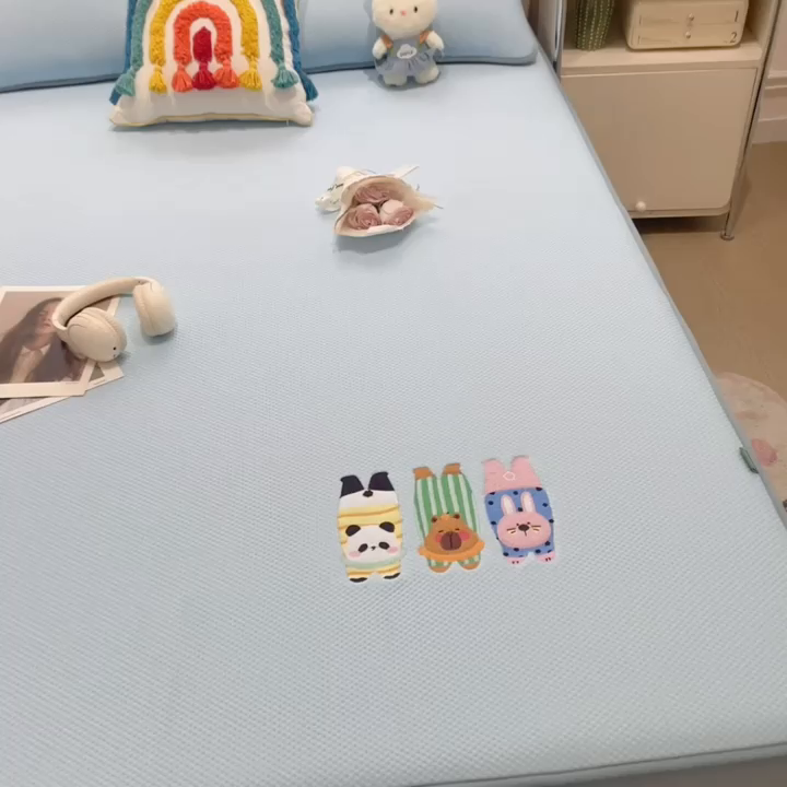 91家纺网 家纺一手货源 找家纺 席世家2025新款满天星绣花豆豆席 小熊树