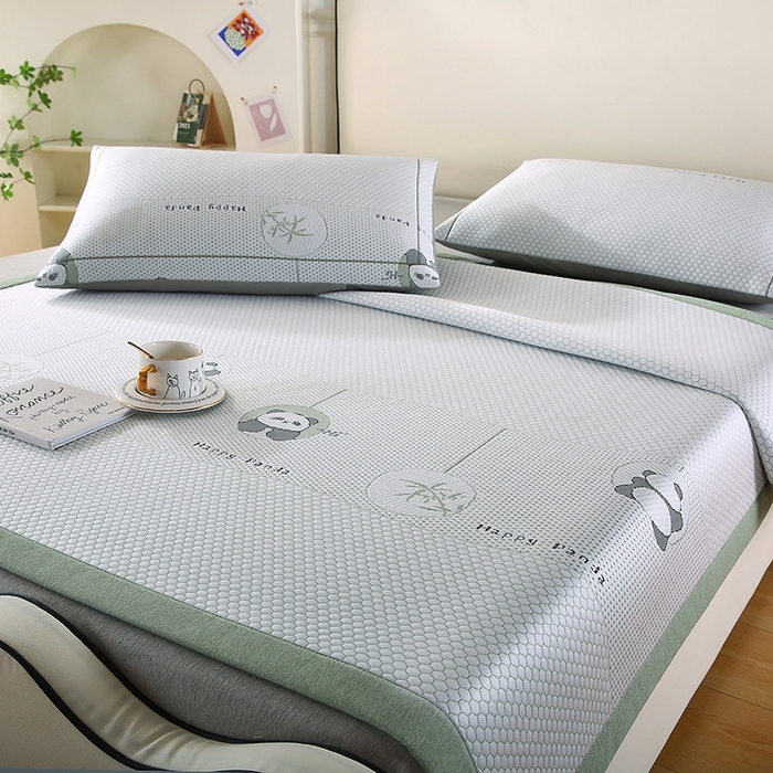 91家纺网 家纺一手货源 找家纺 法莱妮2025新款卡通三明治冰豆豆凉席 熊猫