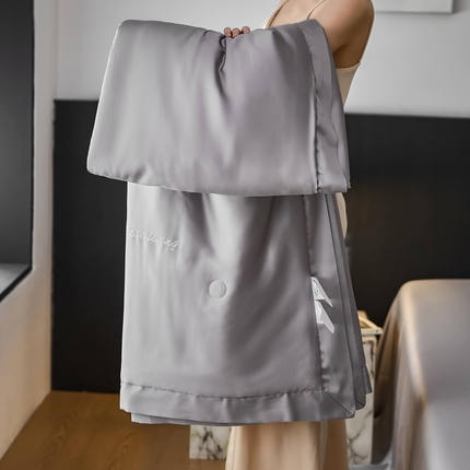 91家纺网 家纺一手货源 找家纺 2025新款REZI烫钻款 天丝夏被 rezi 烫钻款 都市灰