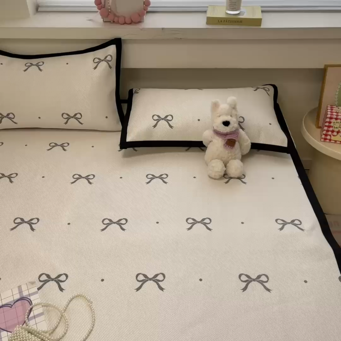 91家纺网 家纺一手货源 找家纺 慕澄家纺 2025新款小清新印花真冰藤系列凉席床席款 床席-波点蝴蝶结