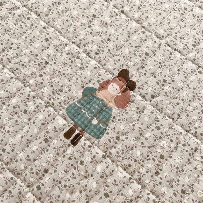 91家纺网 家纺一手货源 找家纺 恒爱 2025新款全棉印花单床盖 小女孩-浅咖