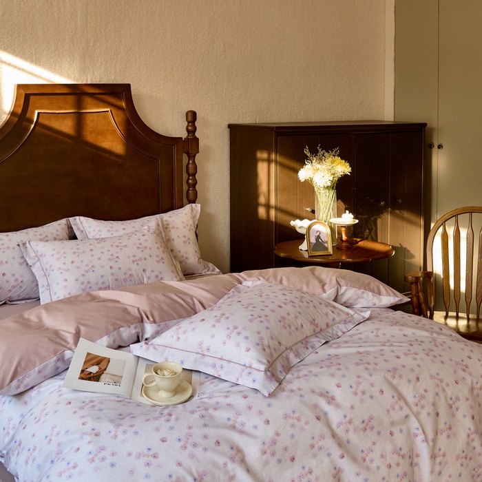 91家纺网 家纺一手货源 找家纺 由丽家纺 2025新款柔棉数码印花四件套系列 踪迹 紫