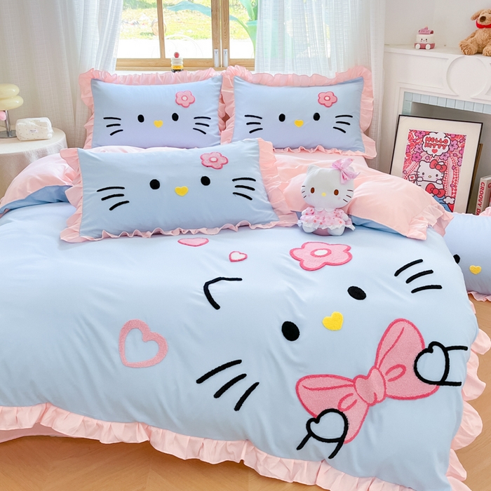 91家纺网 家纺一手货源 找家纺 泉欣家纺 2025新款网红可爱卡通公主风毛巾绣花水洗棉四件套（专版花型）甜甜猫咪 甜甜猫咪-蓝粉