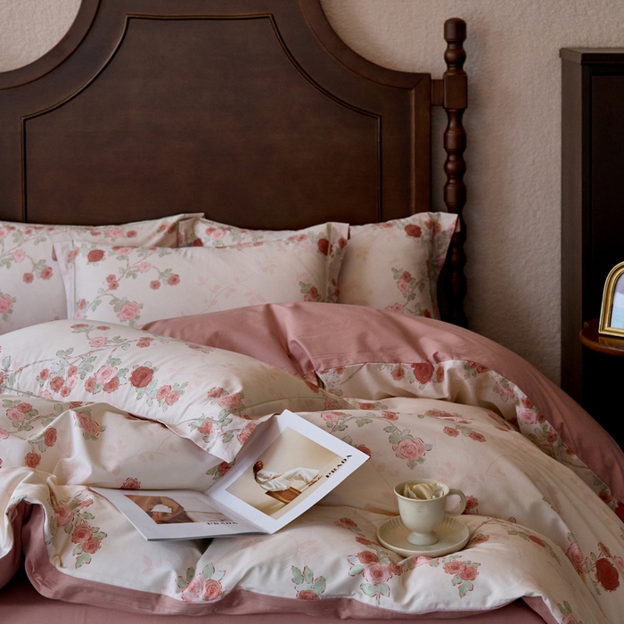 91家纺网 家纺一手货源 找家纺 由丽家纺 2025新款柔棉数码印花四件套系列 春堂 粉