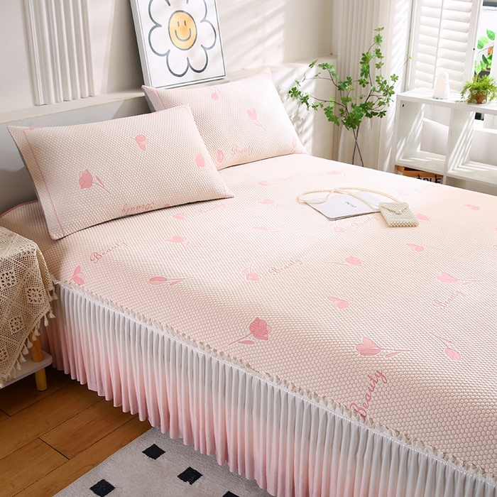 91家纺网 家纺一手货源 找家纺 法莱妮2025夏季新款A类真凉感丝提花三明治冰豆豆凉席床裙三件套  郁金香 -粉