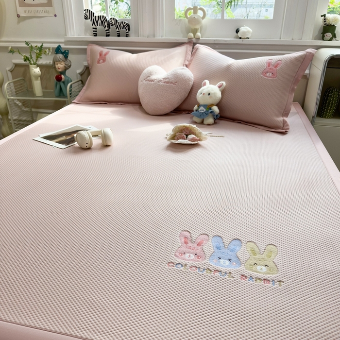 91家纺网 家纺一手货源 找家纺 席世家2025新款满天星绣花豆豆席 长耳兔