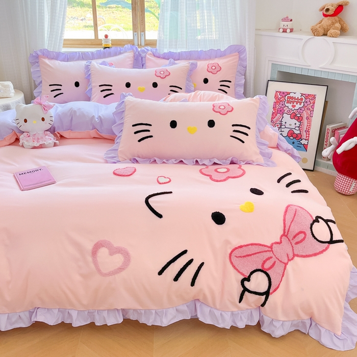 91家纺网 家纺一手货源 找家纺 泉欣家纺 2025新款网红可爱卡通公主风毛巾绣花水洗棉四件套（专版花型）甜甜猫咪 甜甜猫咪-粉紫