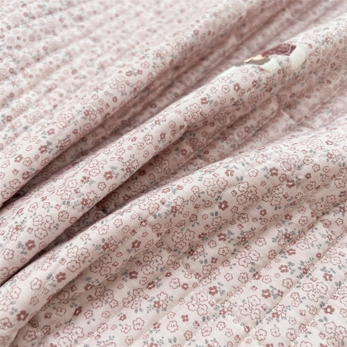 91家纺网 家纺一手货源 找家纺 恒爱 2025新款全棉印花单床盖 公子兔-浅豆沙