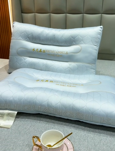 91家纺网 家纺一手货源 找家纺 爱来伊家纺 2025新款莫代尔水光真丝乳胶枕芯 莫代尔水光兰丝-蓝色