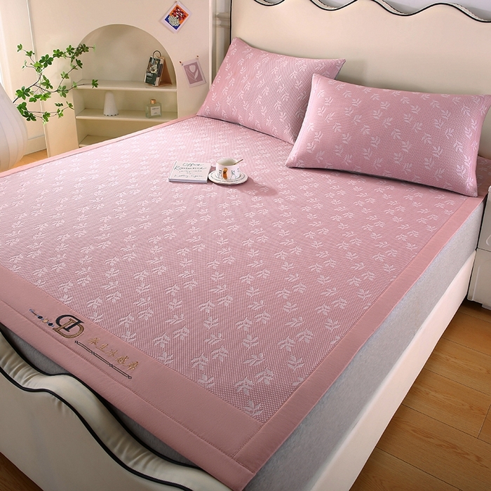 91家纺网 家纺一手货源 找家纺 法莱妮 2025夏季新款A类真凉感丝提花加厚三明治冰豆豆凉席-叶韵系列  叶韵-粉