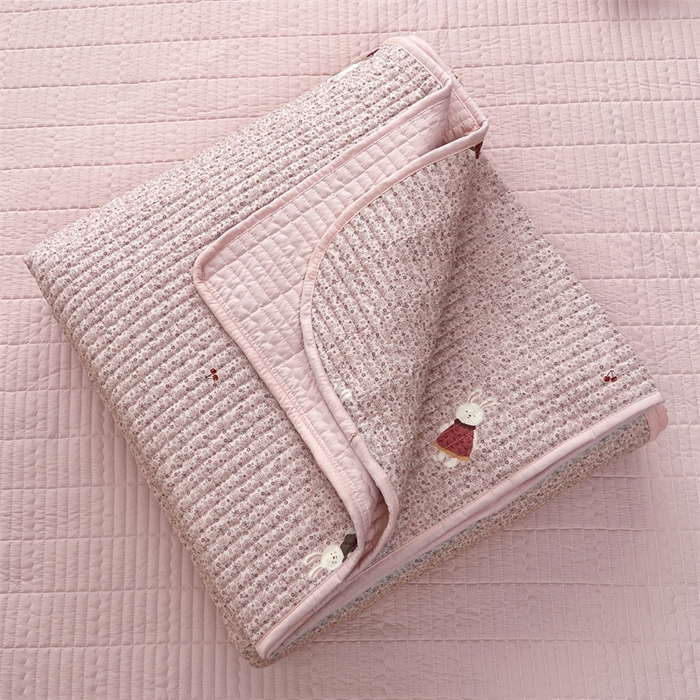 91家纺网 家纺一手货源 找家纺 恒爱 2025新款全棉印花单床盖 公子兔-浅豆沙