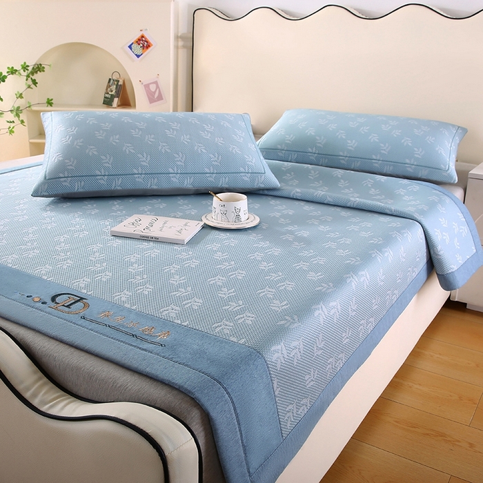 91家纺网 家纺一手货源 找家纺 法莱妮 2025夏季新款A类真凉感丝提花加厚三明治冰豆豆凉席-叶韵系列  叶韵-蓝