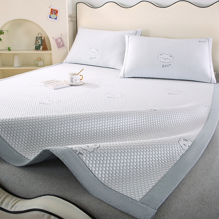 91家纺网 家纺一手货源 找家纺 法莱妮2025新款卡通三明治冰豆豆凉席 晚安熊