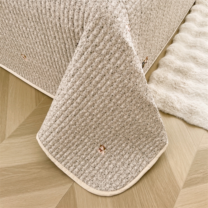 91家纺网 家纺一手货源 找家纺 恒爱 2025新款全棉印花单床盖 小女孩-浅咖