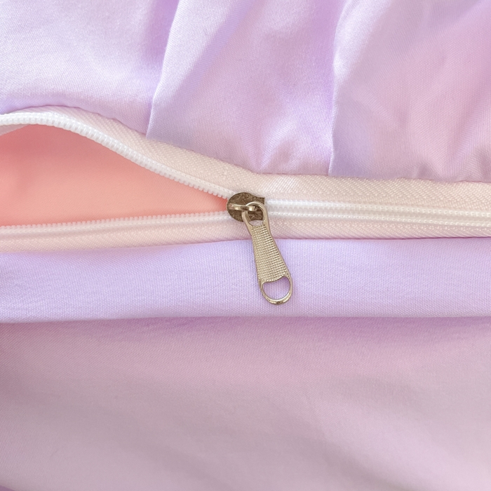 91家纺网 家纺一手货源 找家纺 泉欣家纺 2025新款网红可爱卡通公主风毛巾绣花水洗棉四件套（专版花型）甜甜猫咪 甜甜猫咪-粉紫