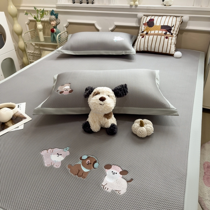 91家纺网 家纺一手货源 找家纺 席世家2025新款满天星绣花豆豆席 俏皮狗