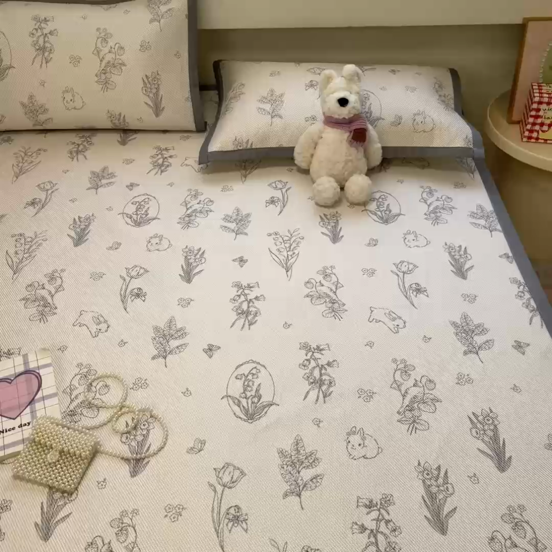 91家纺网 家纺一手货源 找家纺 慕澄家纺 2025新款小清新印花真冰藤系列凉席床席款 床席-花儿小兔