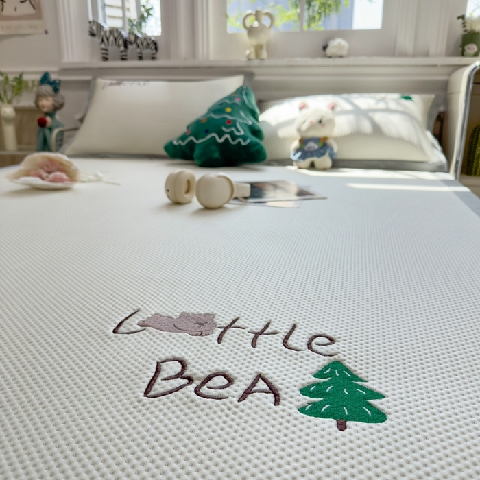 91家纺网 家纺一手货源 找家纺 席世家2025新款满天星绣花豆豆席 小熊树