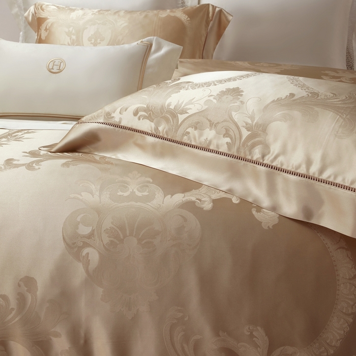 91家纺网 家纺一手货源 找家纺 赫本真丝馆（珍丝纺） 2025新款真丝提花系列四件套 卡诺尔-金