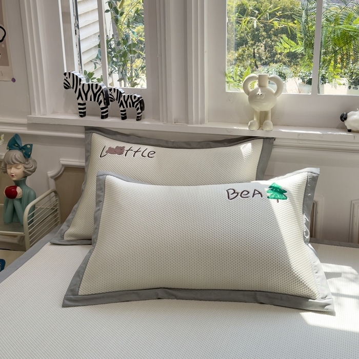 91家纺网 家纺一手货源 找家纺 席世家2025新款满天星绣花豆豆席 小熊树